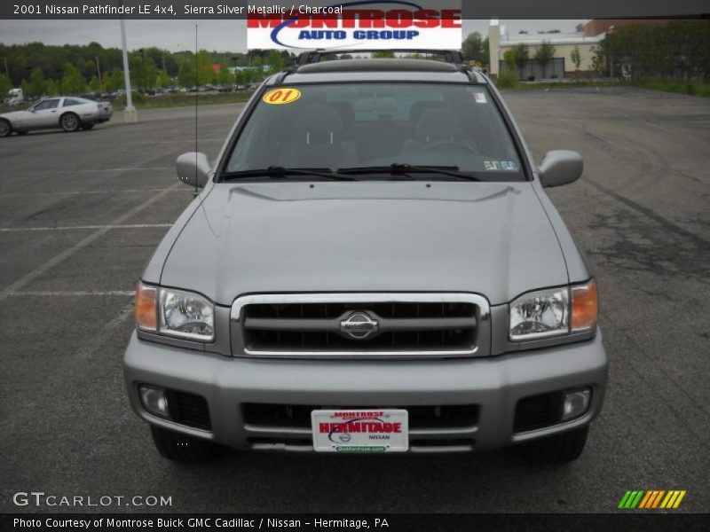 Sierra Silver Metallic / Charcoal 2001 Nissan Pathfinder LE 4x4