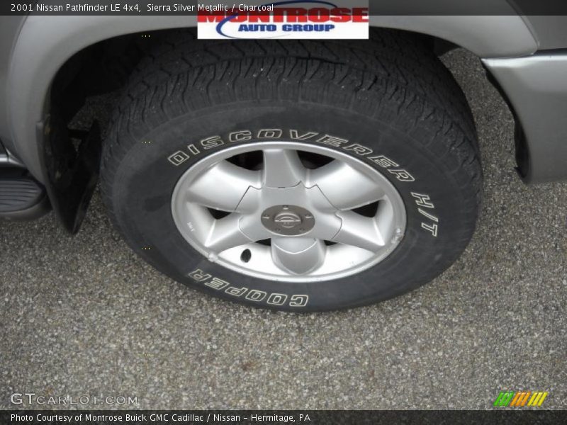 Sierra Silver Metallic / Charcoal 2001 Nissan Pathfinder LE 4x4