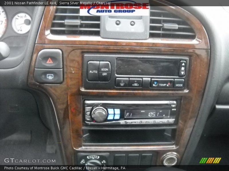 Sierra Silver Metallic / Charcoal 2001 Nissan Pathfinder LE 4x4