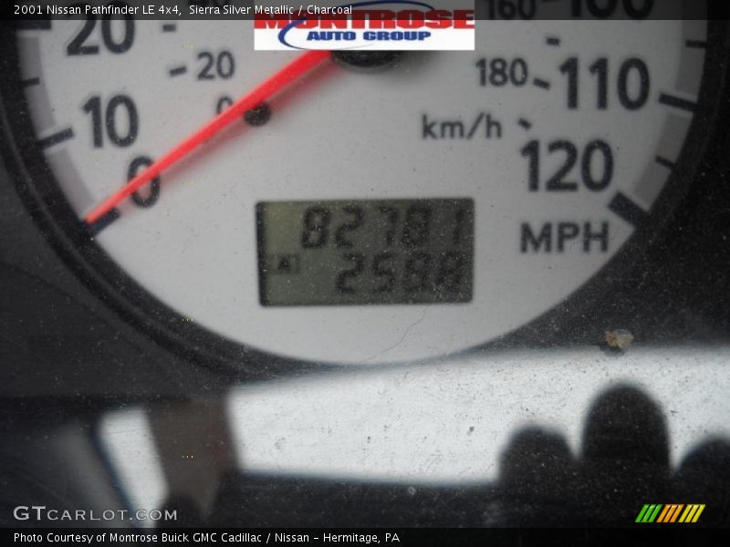 Sierra Silver Metallic / Charcoal 2001 Nissan Pathfinder LE 4x4
