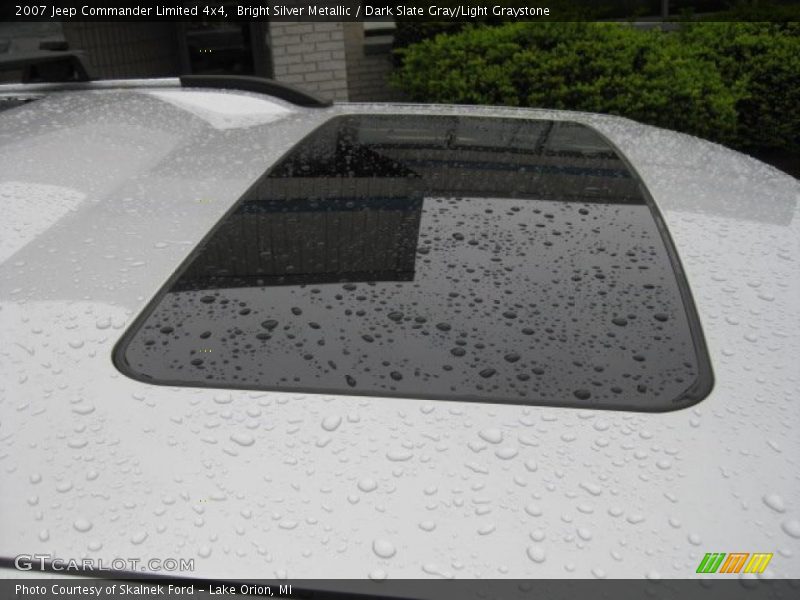 Bright Silver Metallic / Dark Slate Gray/Light Graystone 2007 Jeep Commander Limited 4x4