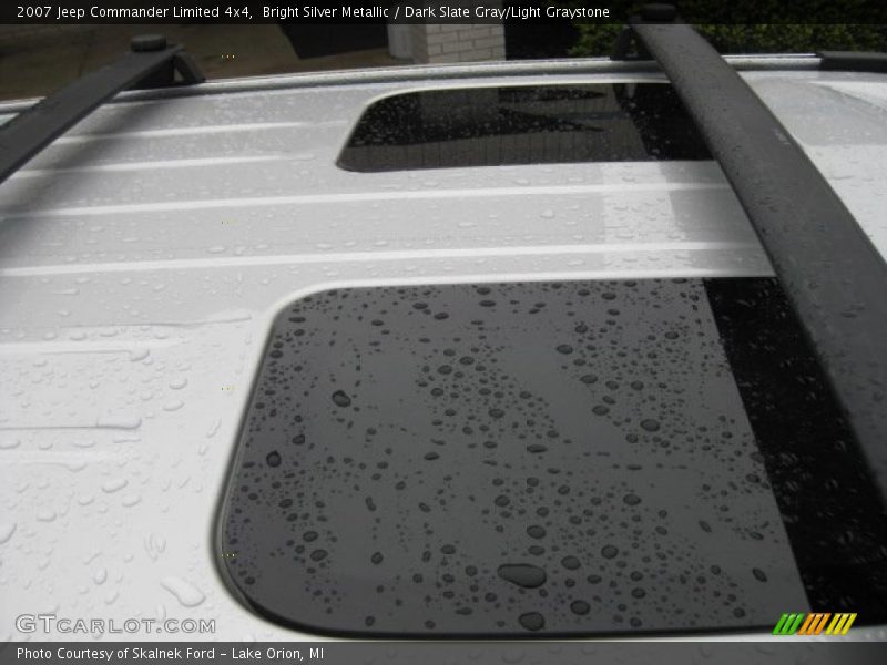 Bright Silver Metallic / Dark Slate Gray/Light Graystone 2007 Jeep Commander Limited 4x4