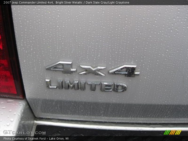 Bright Silver Metallic / Dark Slate Gray/Light Graystone 2007 Jeep Commander Limited 4x4