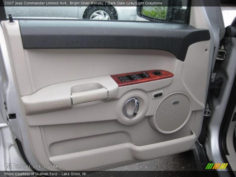 Bright Silver Metallic / Dark Slate Gray/Light Graystone 2007 Jeep Commander Limited 4x4