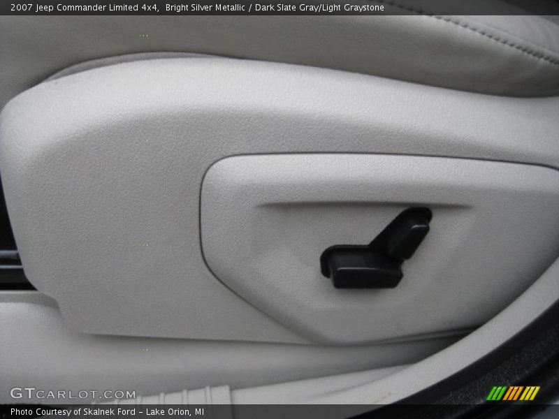 Bright Silver Metallic / Dark Slate Gray/Light Graystone 2007 Jeep Commander Limited 4x4