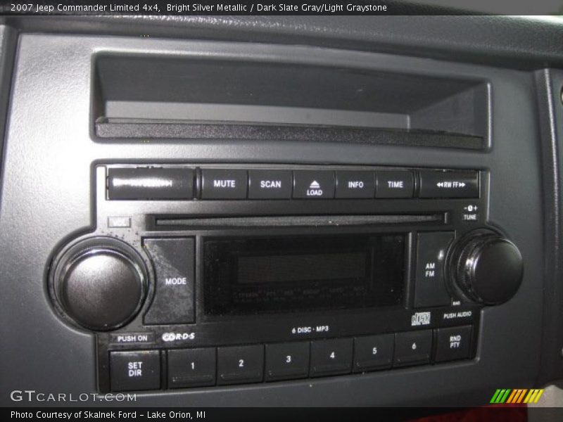 Bright Silver Metallic / Dark Slate Gray/Light Graystone 2007 Jeep Commander Limited 4x4