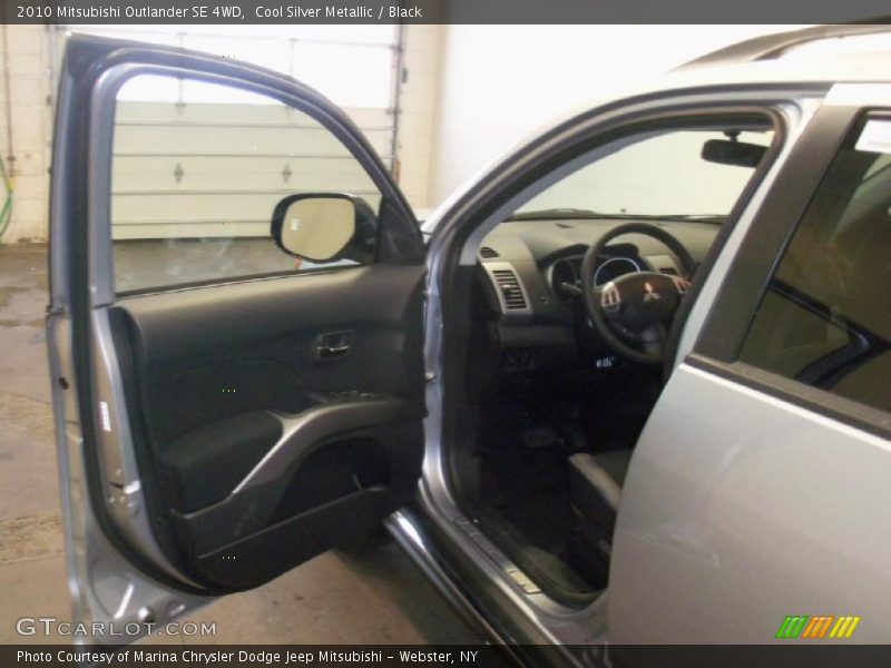 Cool Silver Metallic / Black 2010 Mitsubishi Outlander SE 4WD