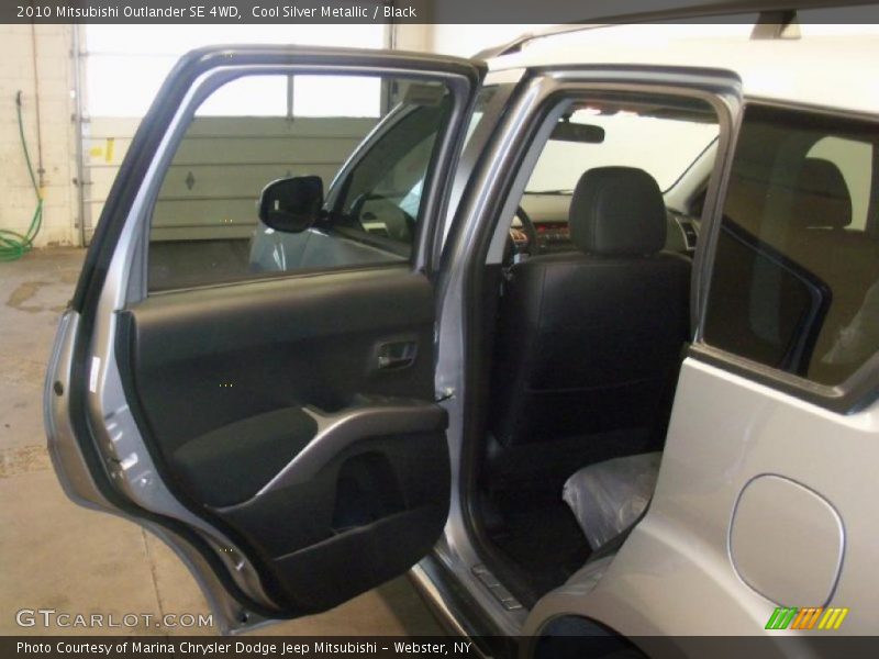Cool Silver Metallic / Black 2010 Mitsubishi Outlander SE 4WD