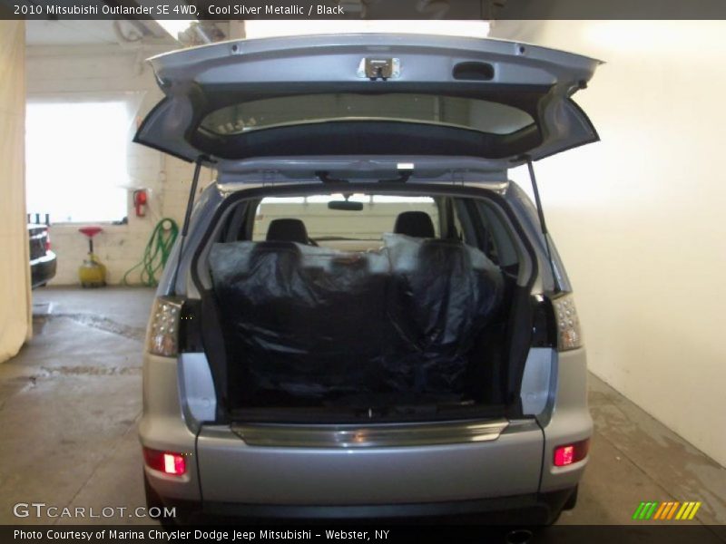 Cool Silver Metallic / Black 2010 Mitsubishi Outlander SE 4WD