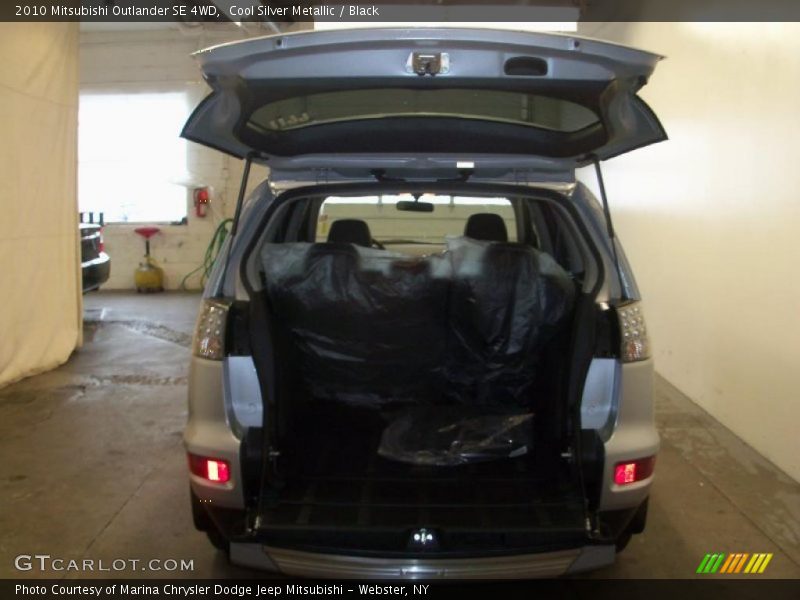 Cool Silver Metallic / Black 2010 Mitsubishi Outlander SE 4WD