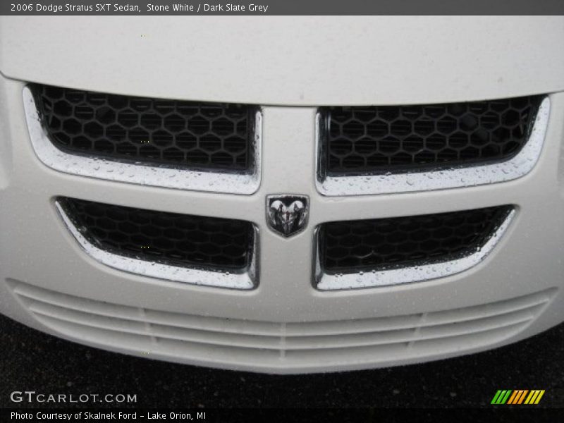 Stone White / Dark Slate Grey 2006 Dodge Stratus SXT Sedan