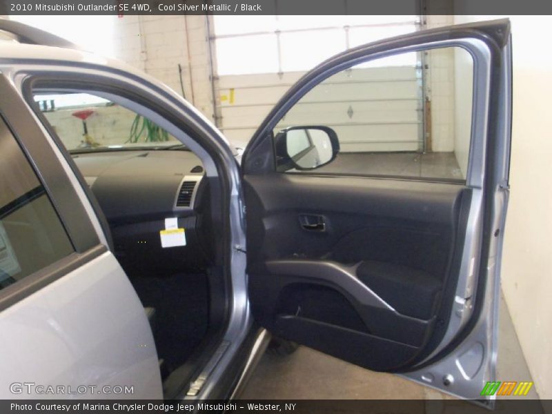 Cool Silver Metallic / Black 2010 Mitsubishi Outlander SE 4WD