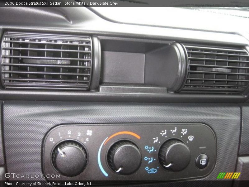 Stone White / Dark Slate Grey 2006 Dodge Stratus SXT Sedan