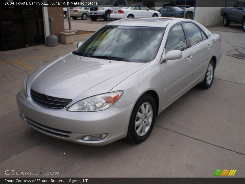 Lunar Mist Metallic / Stone 2004 Toyota Camry XLE
