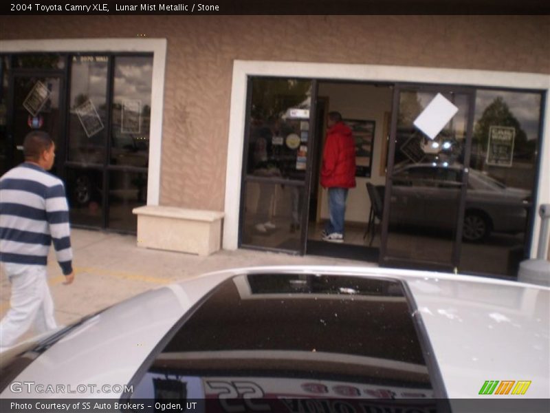 Lunar Mist Metallic / Stone 2004 Toyota Camry XLE