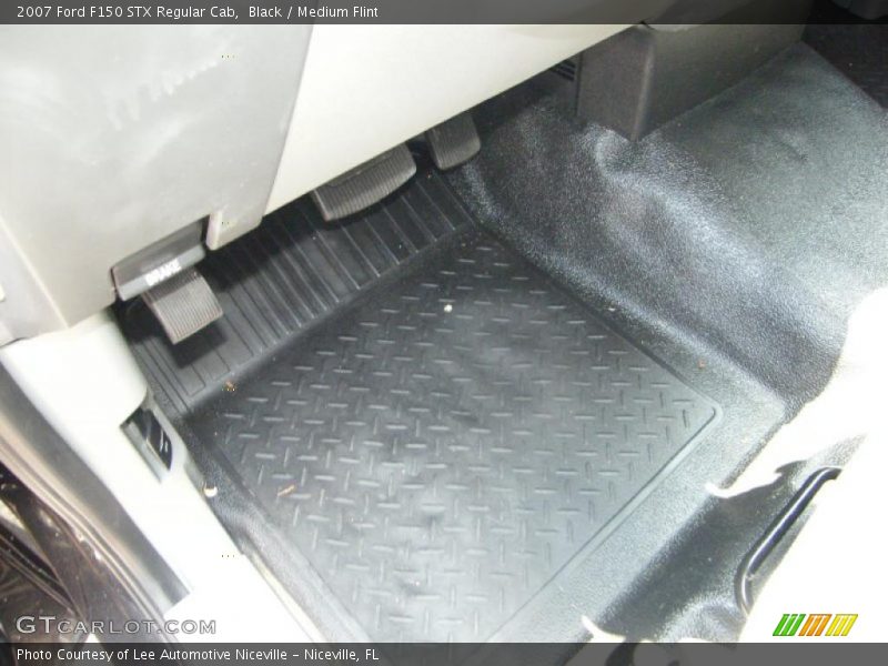 Black / Medium Flint 2007 Ford F150 STX Regular Cab