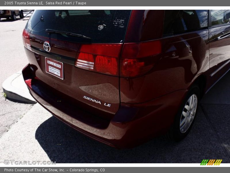 Salsa Red Pearl / Taupe 2005 Toyota Sienna LE