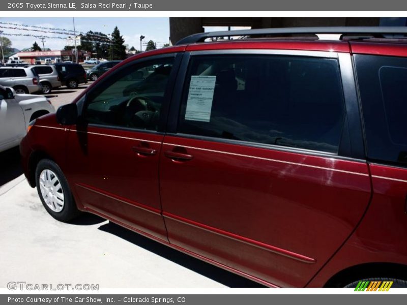 Salsa Red Pearl / Taupe 2005 Toyota Sienna LE