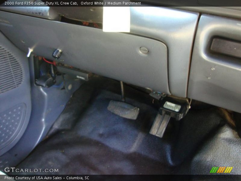 Oxford White / Medium Parchment 2000 Ford F350 Super Duty XL Crew Cab