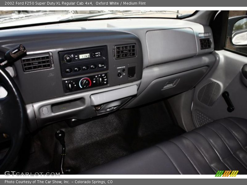 Oxford White / Medium Flint 2002 Ford F250 Super Duty XL Regular Cab 4x4