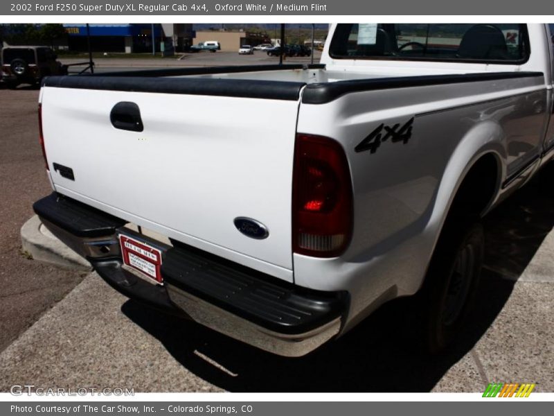 Oxford White / Medium Flint 2002 Ford F250 Super Duty XL Regular Cab 4x4