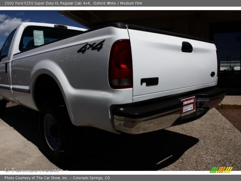 Oxford White / Medium Flint 2002 Ford F250 Super Duty XL Regular Cab 4x4