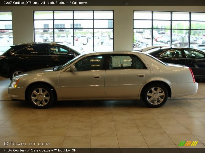 Light Platinum / Cashmere 2007 Cadillac DTS Luxury II