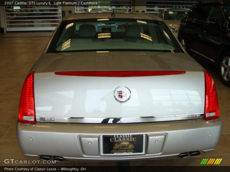 Light Platinum / Cashmere 2007 Cadillac DTS Luxury II