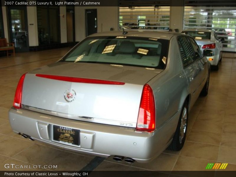 Light Platinum / Cashmere 2007 Cadillac DTS Luxury II