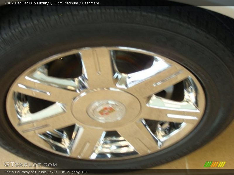 Light Platinum / Cashmere 2007 Cadillac DTS Luxury II