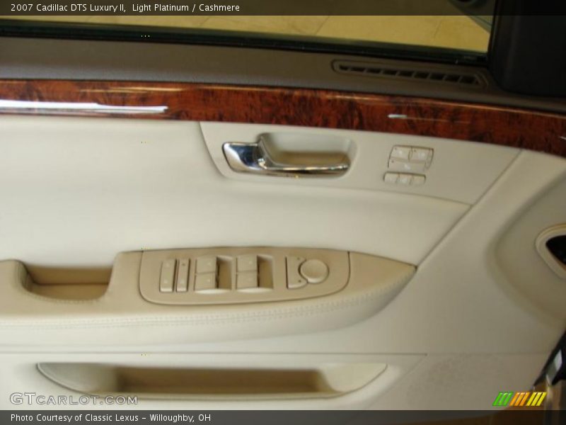 Light Platinum / Cashmere 2007 Cadillac DTS Luxury II