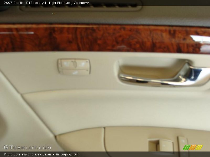 Light Platinum / Cashmere 2007 Cadillac DTS Luxury II