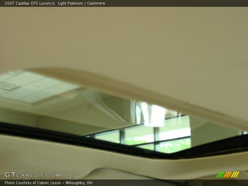 Light Platinum / Cashmere 2007 Cadillac DTS Luxury II