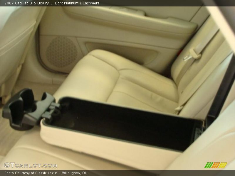 Light Platinum / Cashmere 2007 Cadillac DTS Luxury II