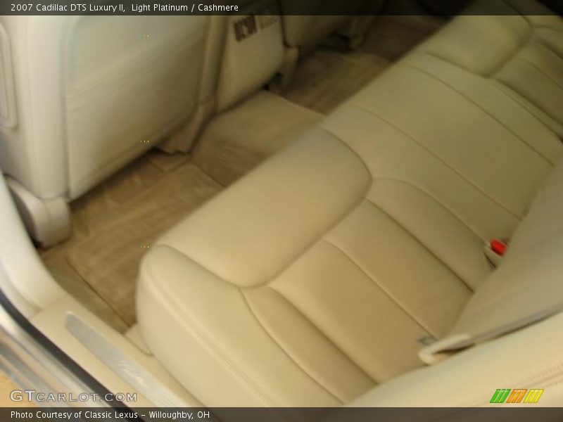 Light Platinum / Cashmere 2007 Cadillac DTS Luxury II
