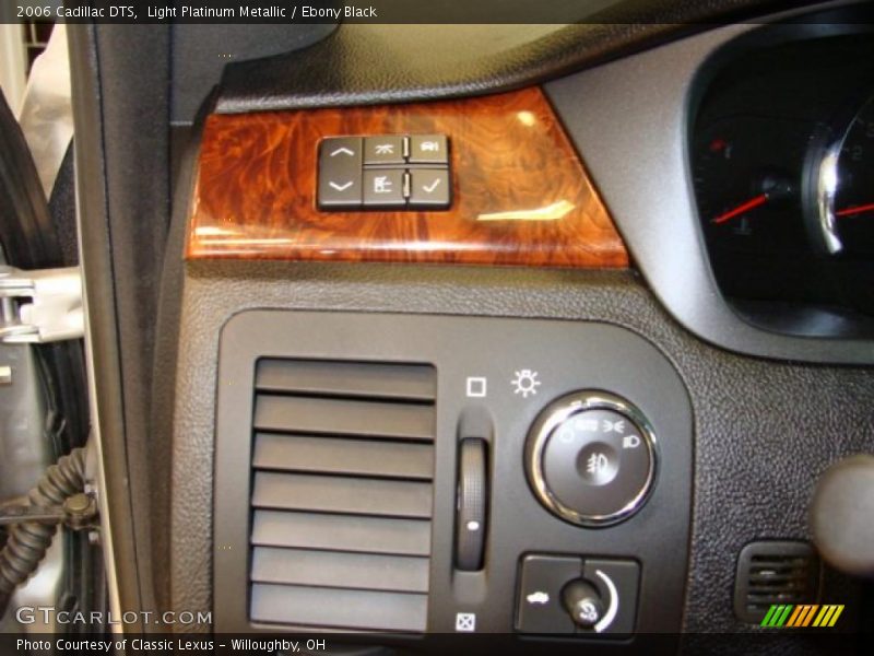 Light Platinum Metallic / Ebony Black 2006 Cadillac DTS