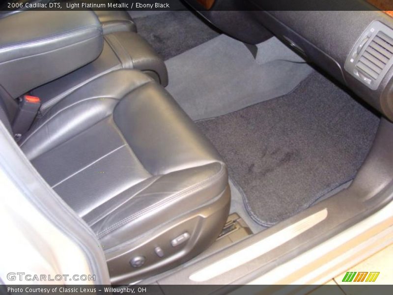 Light Platinum Metallic / Ebony Black 2006 Cadillac DTS