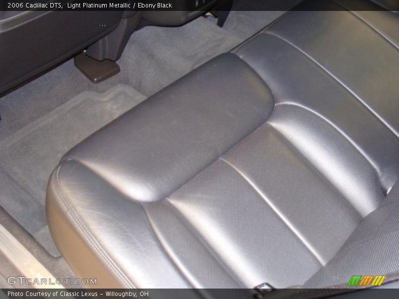 Light Platinum Metallic / Ebony Black 2006 Cadillac DTS