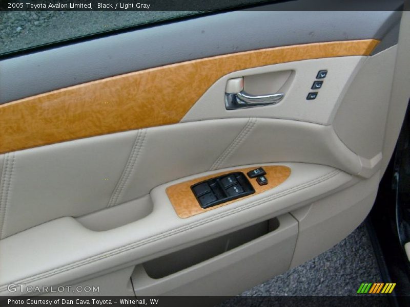 Black / Light Gray 2005 Toyota Avalon Limited