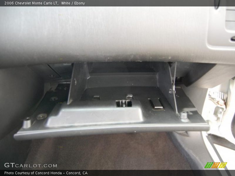 White / Ebony 2006 Chevrolet Monte Carlo LT