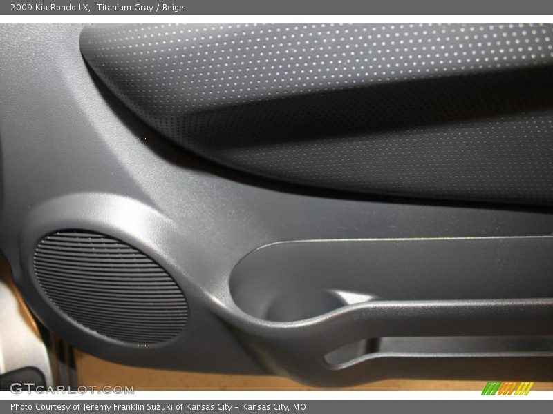 Titanium Gray / Beige 2009 Kia Rondo LX