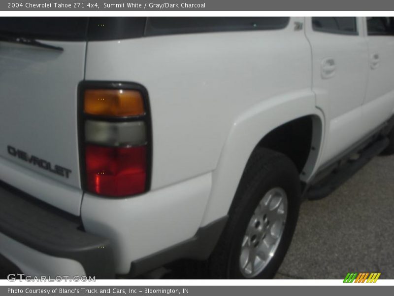 Summit White / Gray/Dark Charcoal 2004 Chevrolet Tahoe Z71 4x4
