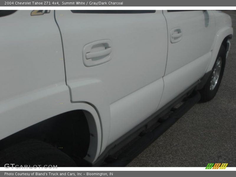 Summit White / Gray/Dark Charcoal 2004 Chevrolet Tahoe Z71 4x4