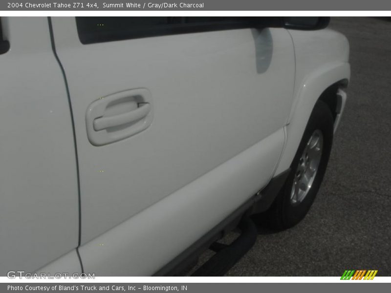 Summit White / Gray/Dark Charcoal 2004 Chevrolet Tahoe Z71 4x4