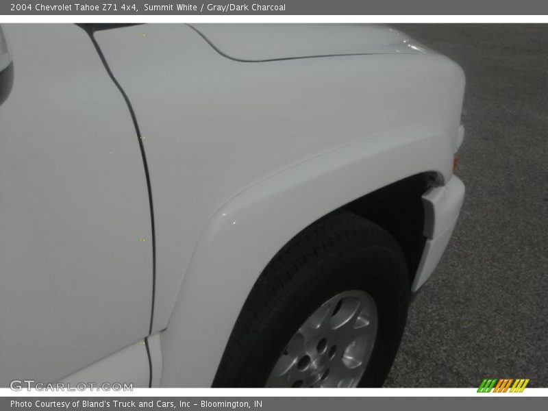 Summit White / Gray/Dark Charcoal 2004 Chevrolet Tahoe Z71 4x4