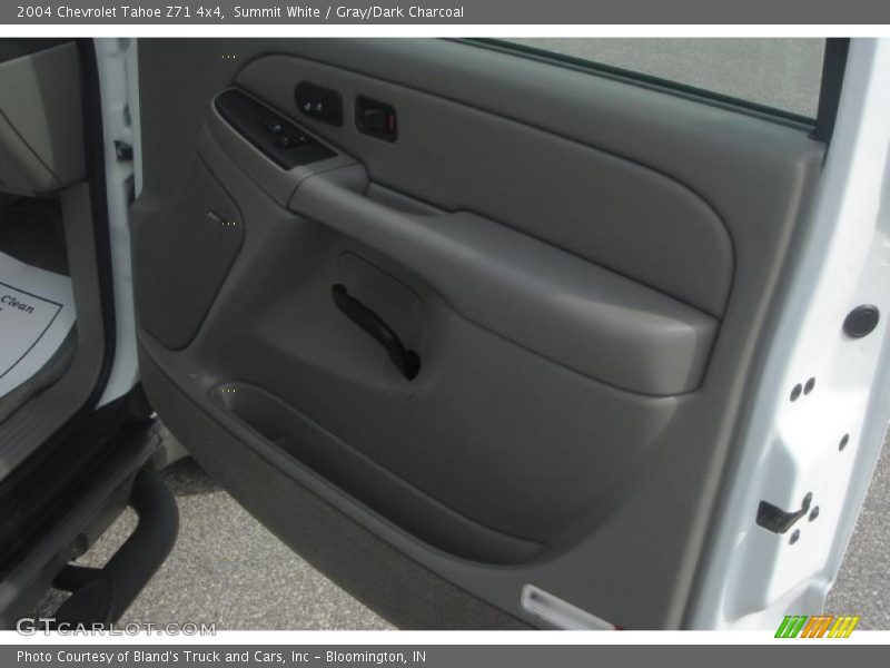 Summit White / Gray/Dark Charcoal 2004 Chevrolet Tahoe Z71 4x4