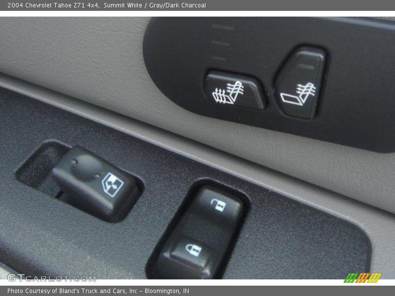 Summit White / Gray/Dark Charcoal 2004 Chevrolet Tahoe Z71 4x4