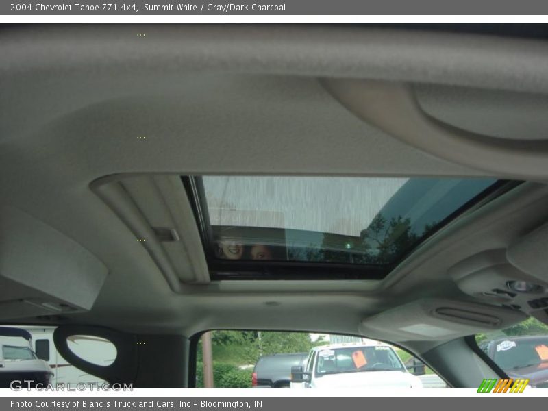 Summit White / Gray/Dark Charcoal 2004 Chevrolet Tahoe Z71 4x4