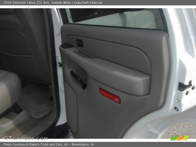 Summit White / Gray/Dark Charcoal 2004 Chevrolet Tahoe Z71 4x4