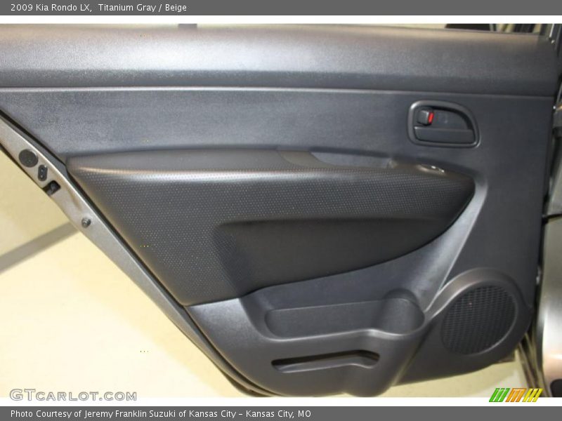 Titanium Gray / Beige 2009 Kia Rondo LX